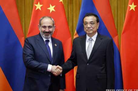 Никол Пашинян и Ли Кэцян обсудили перспективы экономического сотрудничества