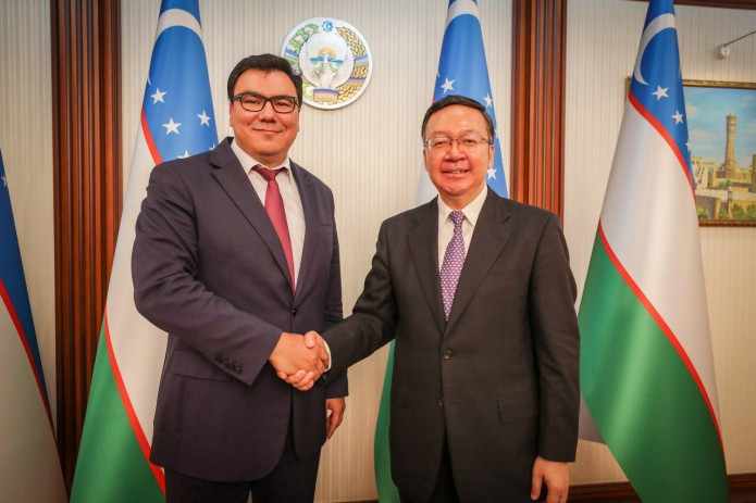 Вице-премьер Узбекистана провел переговоры с заместителем министра образования КНР