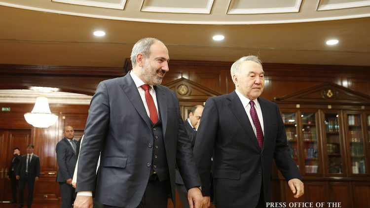 Никол Пашинян и Нурсултан Назарбаев отметили важность регионального мира и стабильности