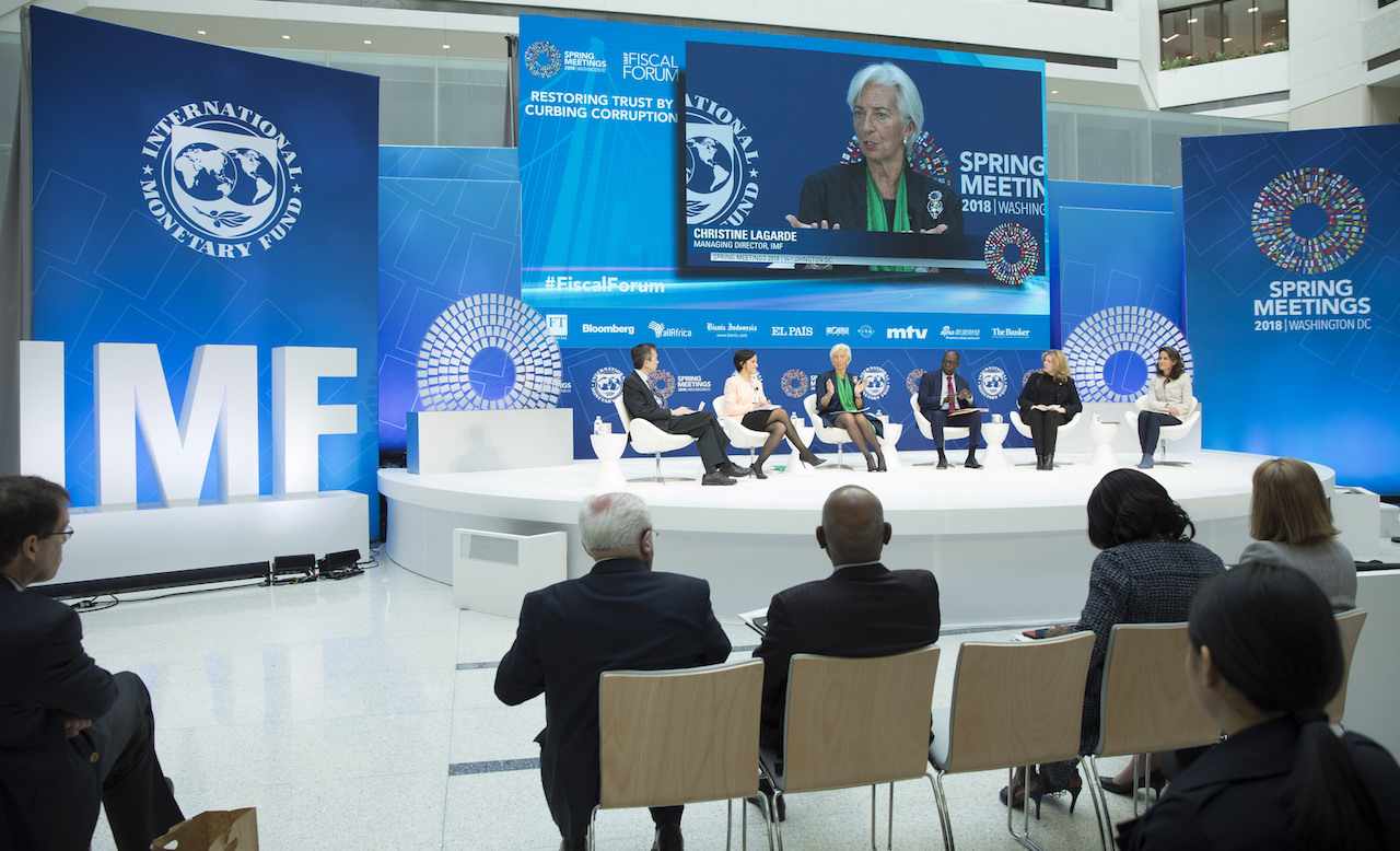 МВФ: Государственные банки в Узбекистане должны решить проблемы с балансом
