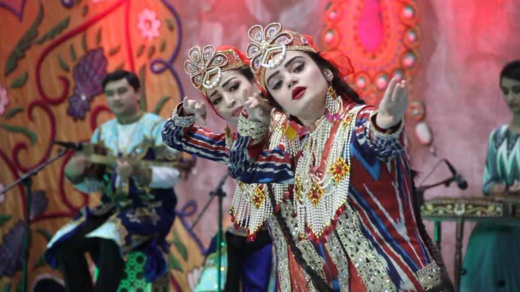 Шесть номеров: Таджикистан в 19 раз отмечает День Шашмакома