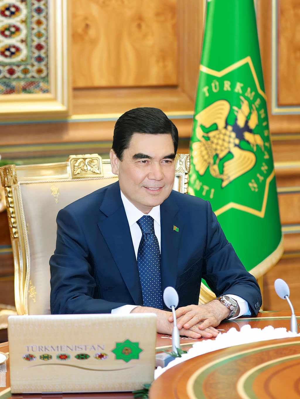Президент Туркменистана поздравил выпускников Военной академии и силовых вузов