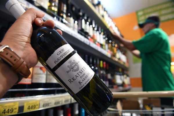 Россия рассматривает вопрос о запрете импорта алкоголя из Грузии