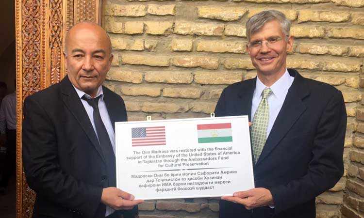 Посольство США оказывает помощь в сохранении исторического наследия в Таджикистане