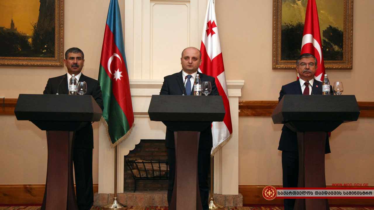 Министры обороны Азербайджана, Турции, Грузии проведут трехстороннюю встречу