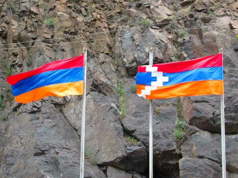Глава МИД Карабаха встретился с секретарем Совета национальной безопасности Армении