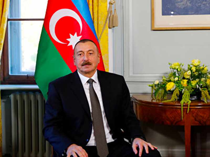 Президент Азербайджана Ильхам Алиев принял в гостях делегацию во главе с главнокомандующим НАТО в Европе