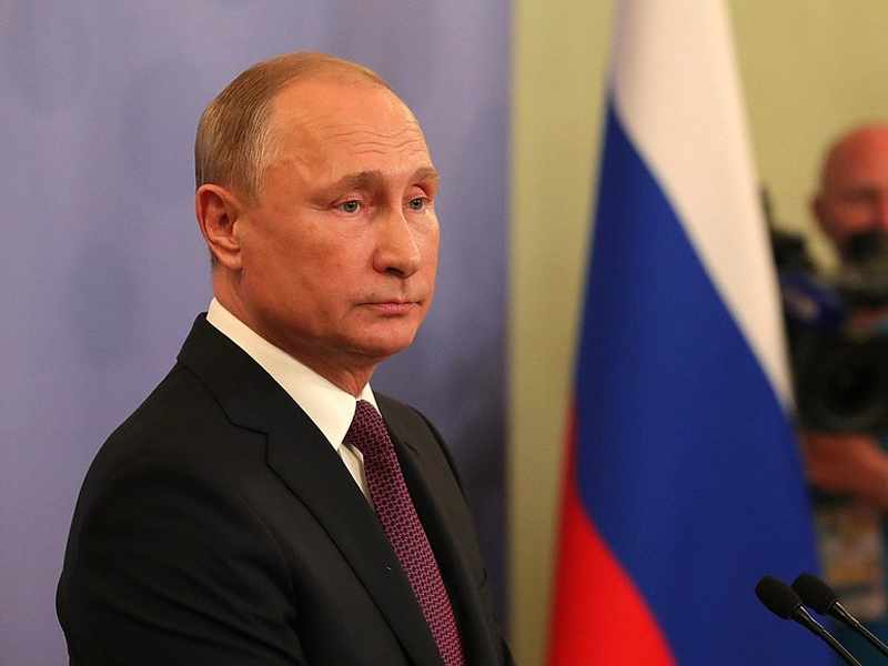 Российская Дума поддерживает санкции против Грузии, Президент Путин выступает против