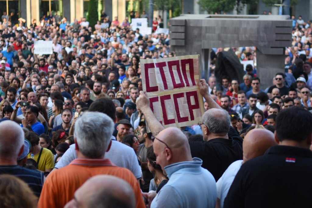 Члены российской оппозиционной партии в Тбилиси: продолжающиеся протесты оправданы