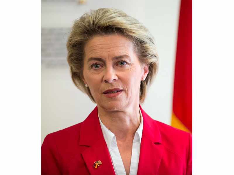 Урсула фон дер Ляйен избрана первой женщиной-председателем Европейской комиссии