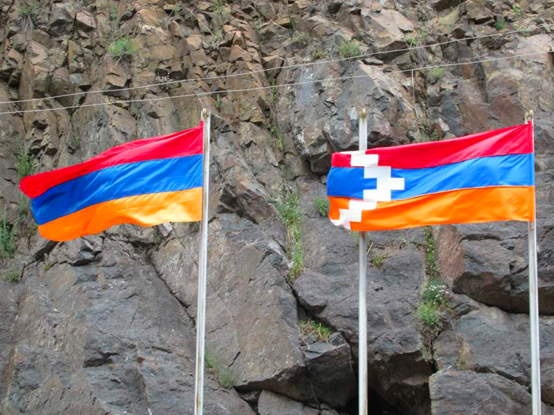 Спикеры парламента Армении и Карабаха провели встречу один на один
