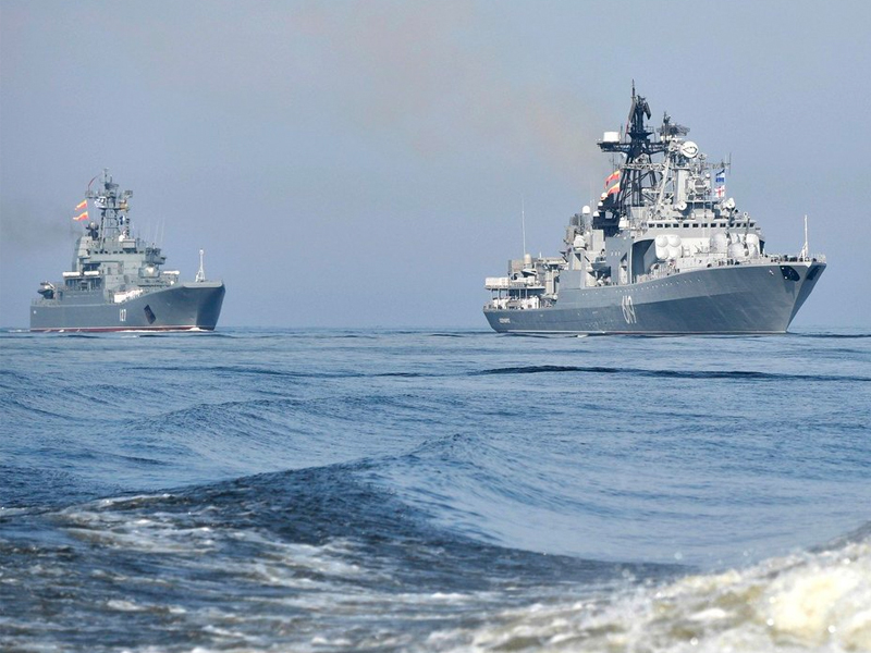 Российские военные корабли прибывают в Баку