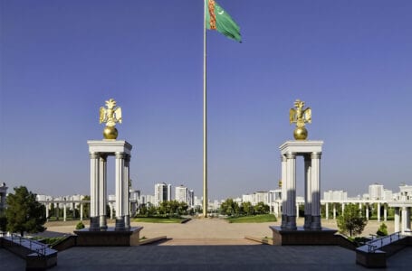 Президент Туркменистана и почтение алабая