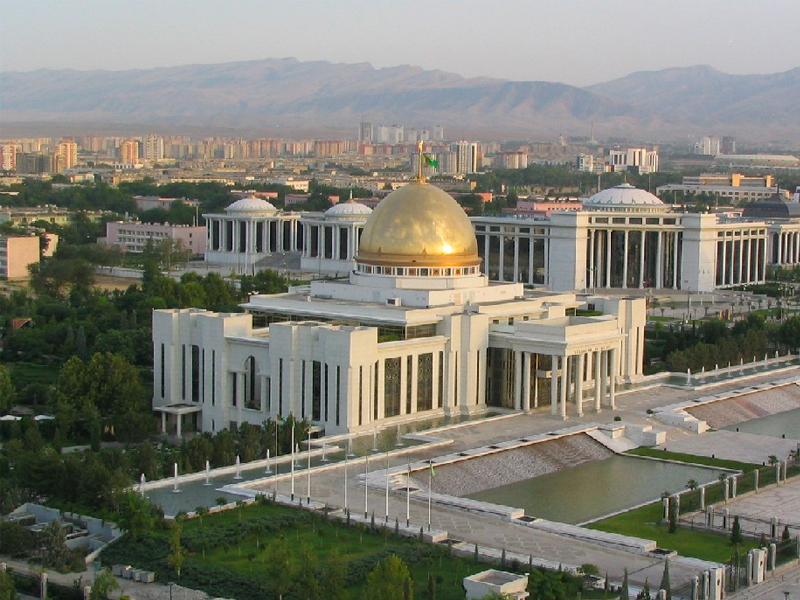 Туркменистан проводит крупные биржевые торги в Авазе