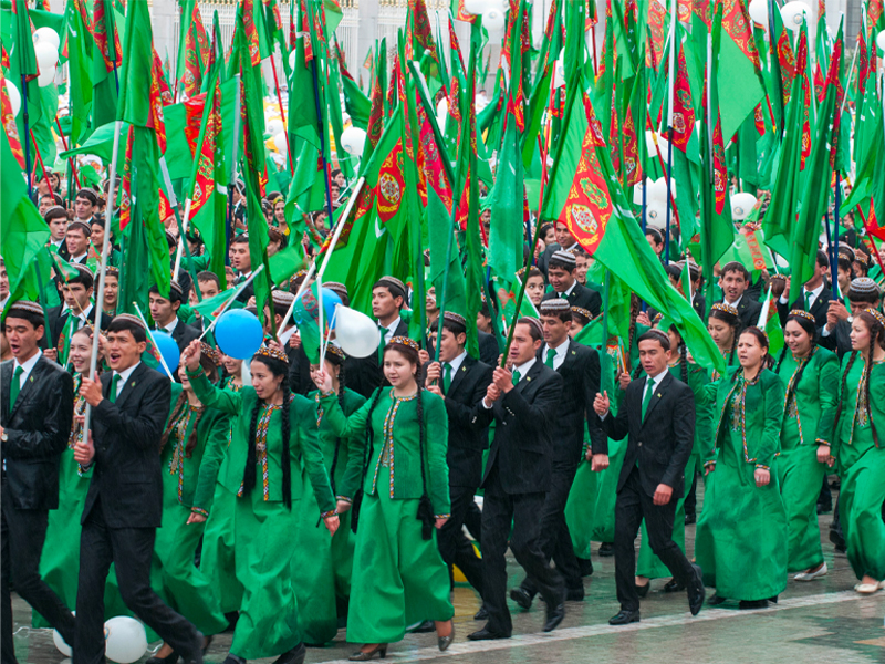 Туркменистан не поддерживает бесплатное образование в своей стране, и не предлагает достойных рабочих мест