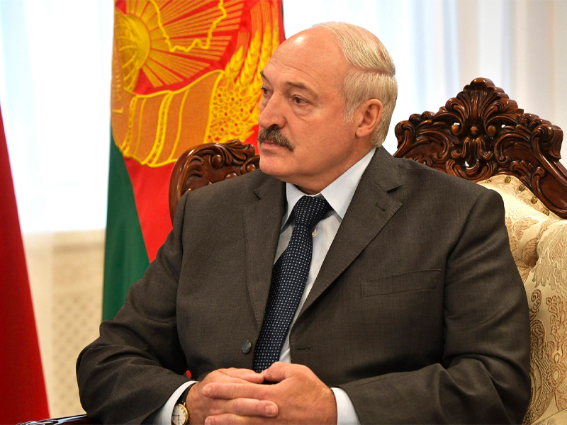 Пашинян поздравил Лукашенко со скандальным переизбранием