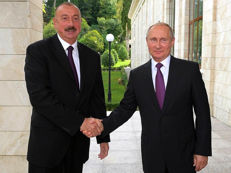 Президент России Путин звонит президенту Алиеву