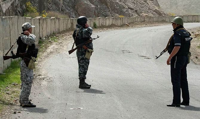 На границе Кыргызстана и Таджикистана возник конфликт со стрельбой