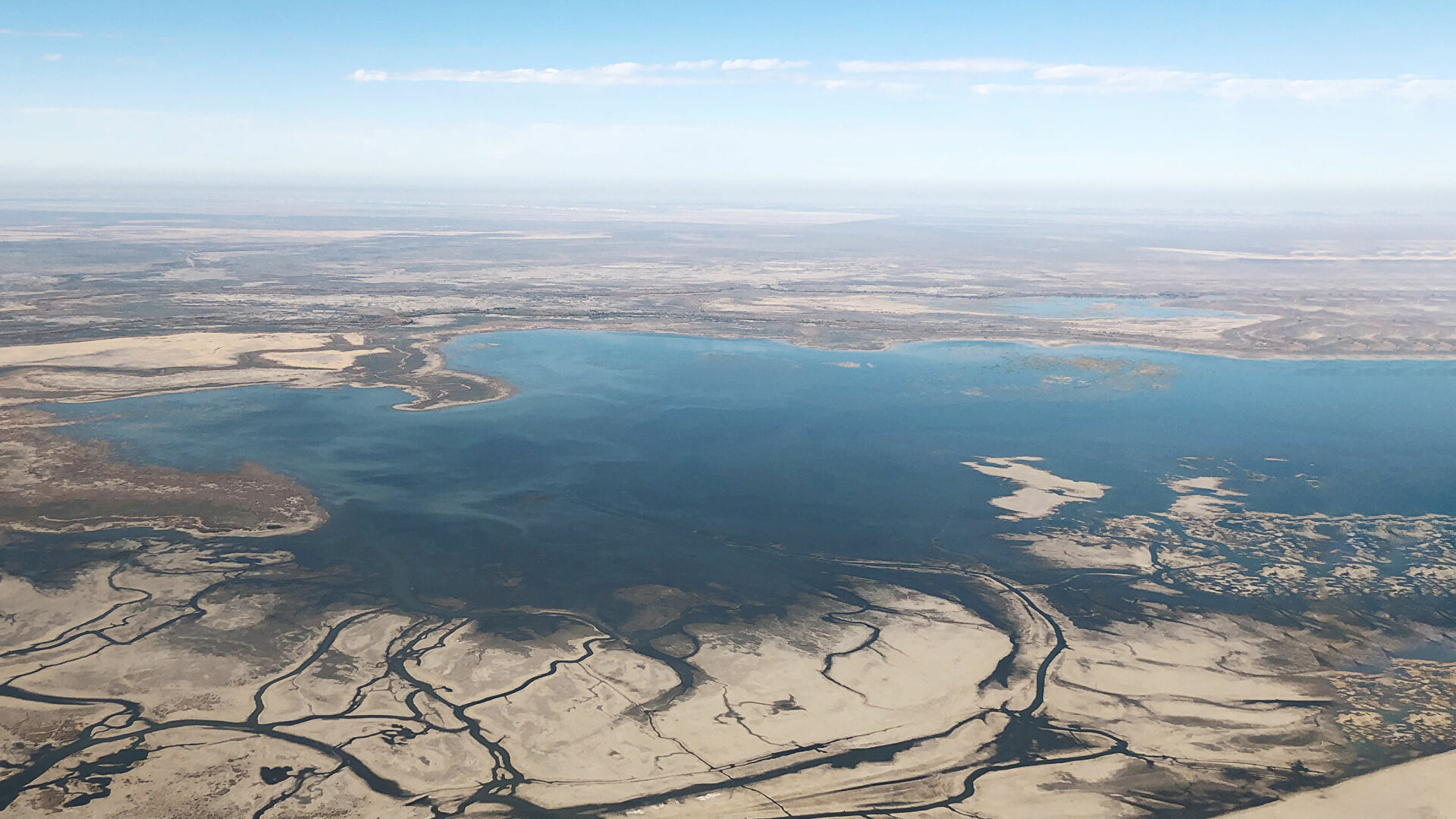 Шавкат Мирзиёев побывал на высохшем дне Аральского моря