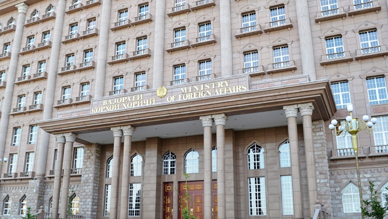 МИД Таджикистана призывает студентов не ездить в Кыргызстан