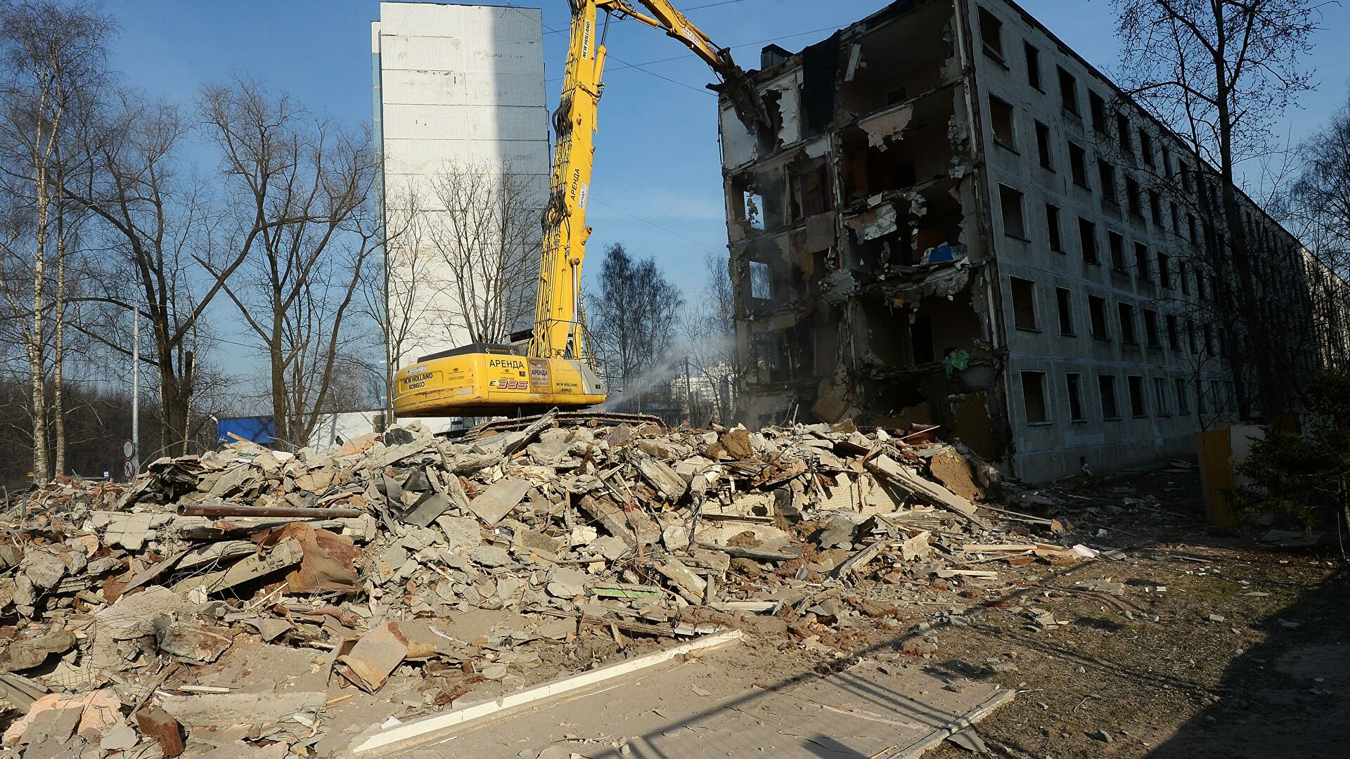 Граждане, чьи дома снесены, получают новое жилье