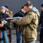 Зеленский подписал закон, разрешающий всем украинцам пользоваться оружием