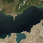 Вода Каспийского моря смешалась с Землей, вызвав экологические проблемы