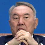 Предлагается внести имя Назарбаева в Конституцию