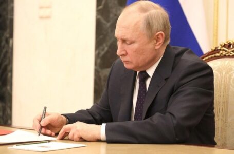 Путин упростил получение гражданства РФ жителям двух областей Украины