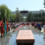 Алихан Смаилов поздравил казахстанцев с Днем Победы