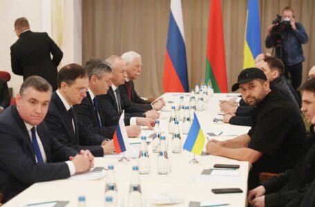 Переговоры между Россией и Украиной приостановлены