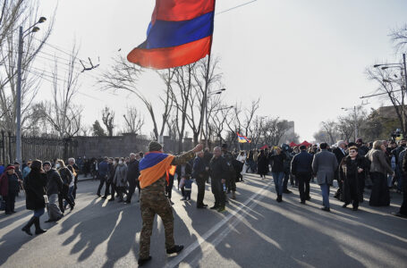 Протестующие в Армении снова попытались перекрыть улицы