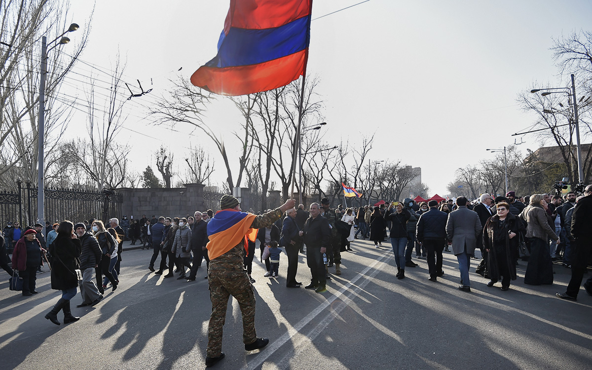 Протестующие в Армении снова попытались перекрыть улицы