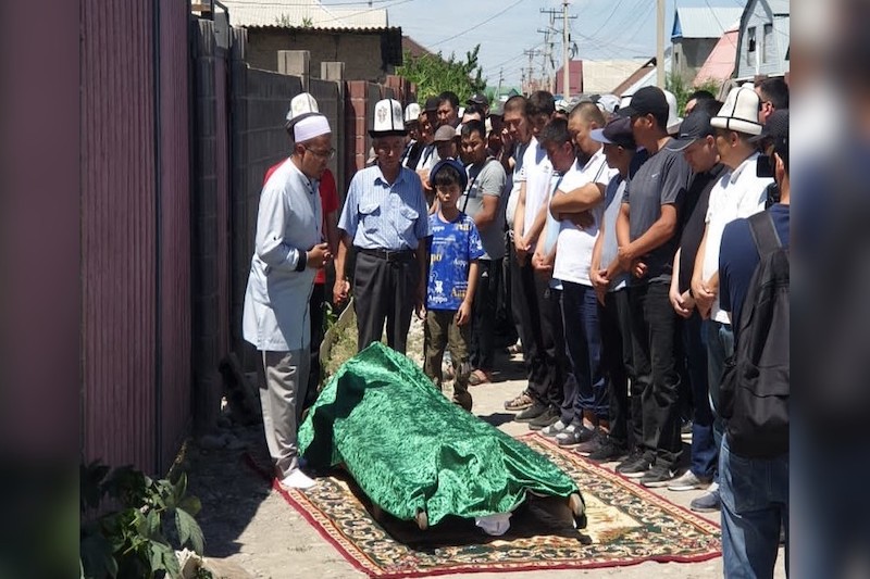 Асанбаев, скончавшийся в СИЗО ГКНБ, похоронен