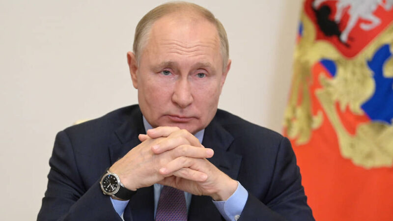 Владимир Путин заявил, что охраняет территорию России