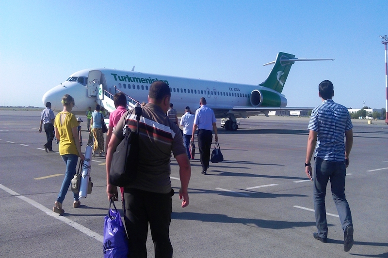 Более 100 человек купили билет на самолет, чтобы навсегда покинуть Туркменистан