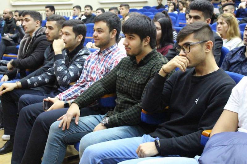 Туркменских студентов из-за рубежа после карантина сразу отправляют в армию