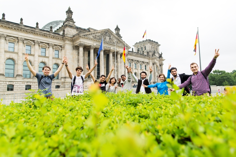 Поехавшие в Германию студенты обратились в посольство
