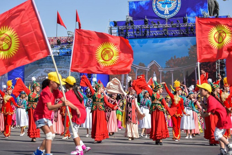 Топ 10 популярных мужских и женских имен для новорожденных и список 100 распространенных фамилий и национальностей Кыргызстана