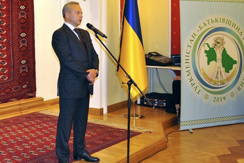 Чрезвычайный и уполномоченный Посол Украины в Туркменистане Виктор Майко