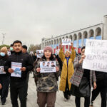 v kyrgyzstane prohodyat massovye obyski i zaderzhaniya aktivistov obvinyaemyh v organizaczii gosudarstvennogo perevorota