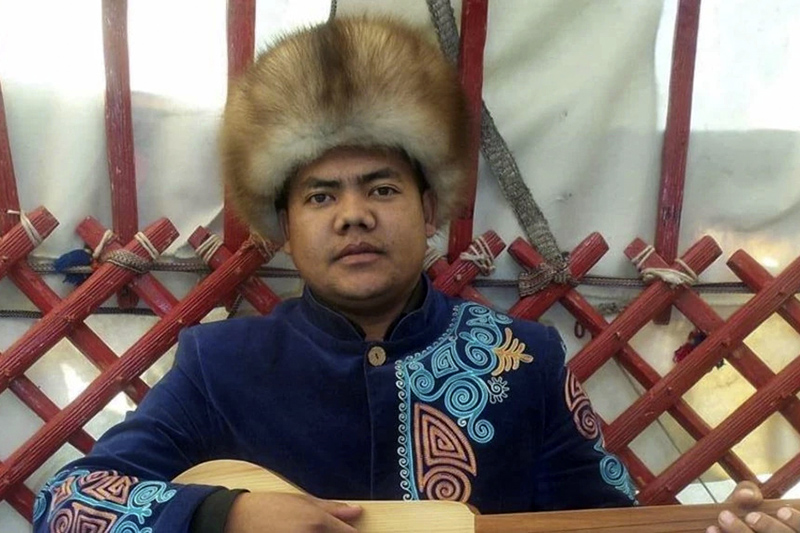 Кыргызский акын-импровизатор Болот Назаров