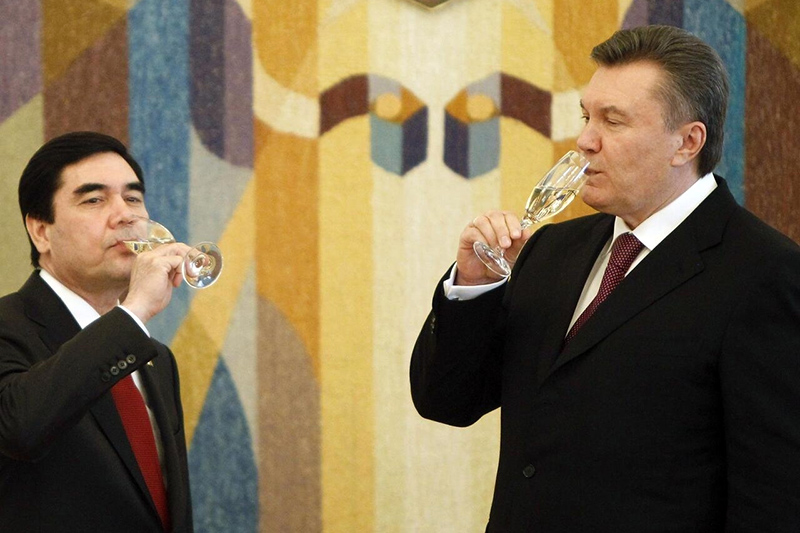 Гурбангулы Бердымухамедов с Януковичем в Киеве, 2012 год
