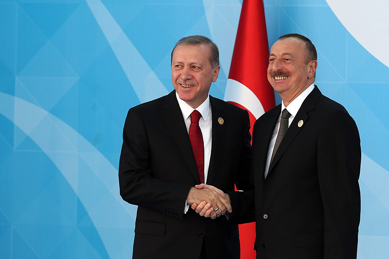 Президент Турции Реджеп Тайип Эрдоган вместе с лидером Азербайджана Ильхамом Алиевым