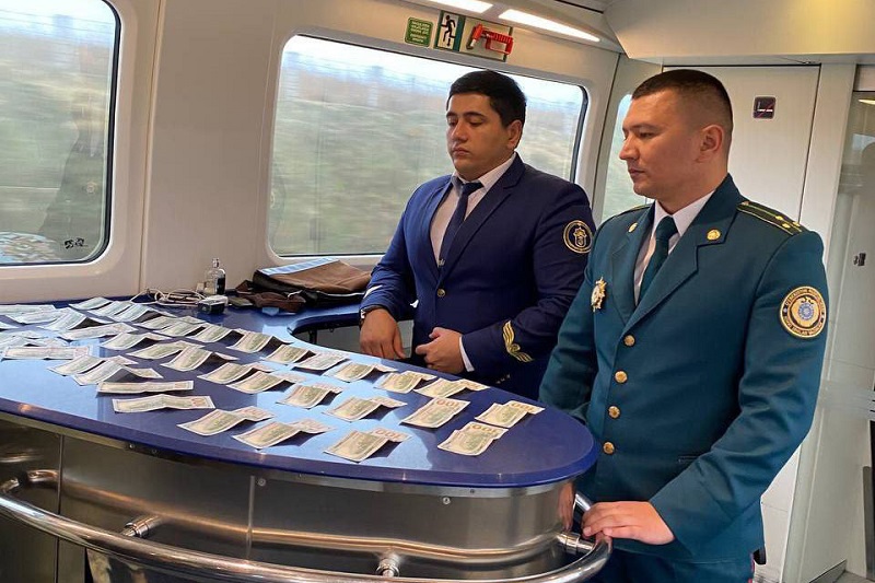 В Узбекистане все ещё ищут владельцев, забывших крупные сумы в поезде