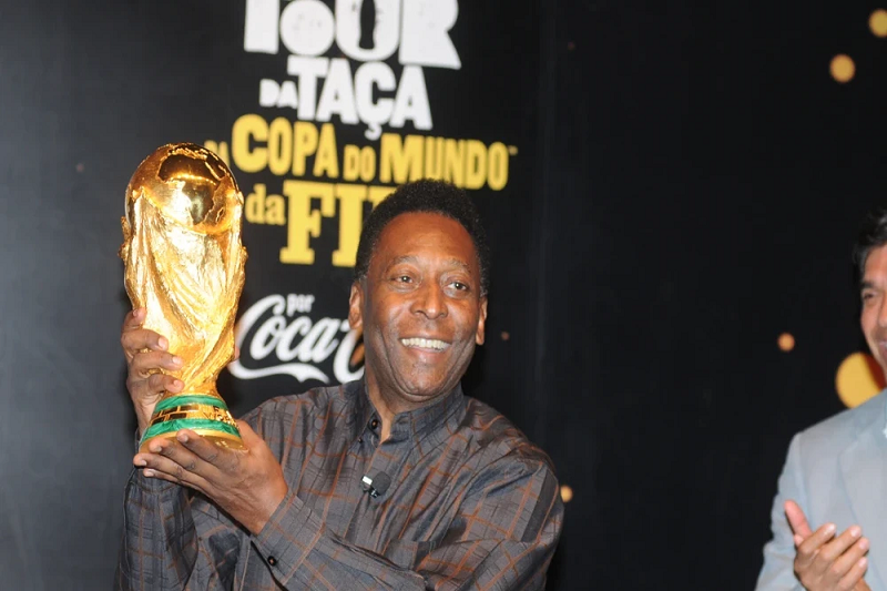 legendarnyj futbolist pele proshhaetsya s druzyami i semyoj glavnaya bitva v zhizni proigrana