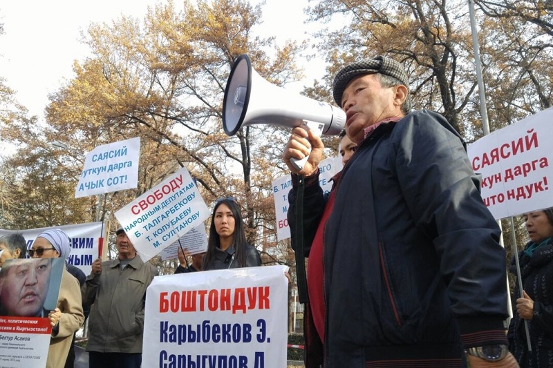 protestuyushhih v kyrgyzstane prodolzhayut presledovat aktivisty obyavili golodovku