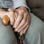 senat kazahstana prinyal zakon o pensionnom vozraste zhenshhin