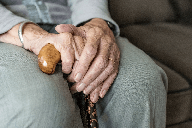 senat kazahstana prinyal zakon o pensionnom vozraste zhenshhin