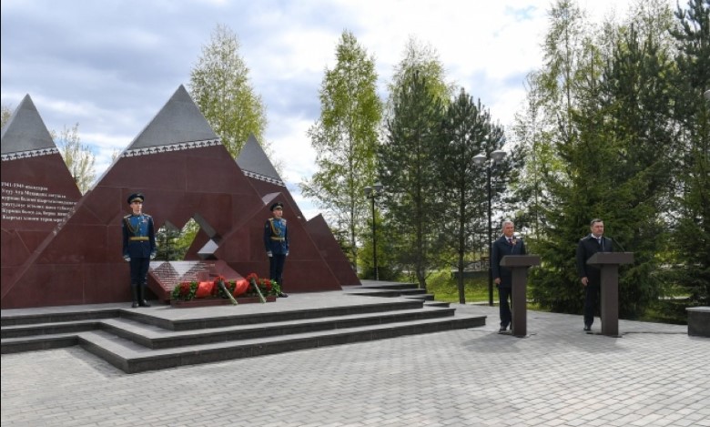 Президент КР открыл мемориал кыргызским солдатам в Ржеве